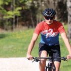 Mountainbiker mit DOWE Sportswear MTB/Enduro Bikeshort "Camo"