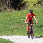 Mountainbiker mit DOWE Sportswear Race/Allround Bikeshort "Passion Red"
