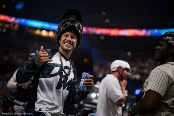 dowe-sportswear-enduro-langarm-rocker-night-of-the-jumps