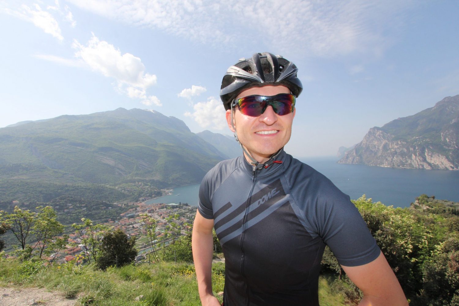 DOWE Sportswear Carbon Trikot und Race Short