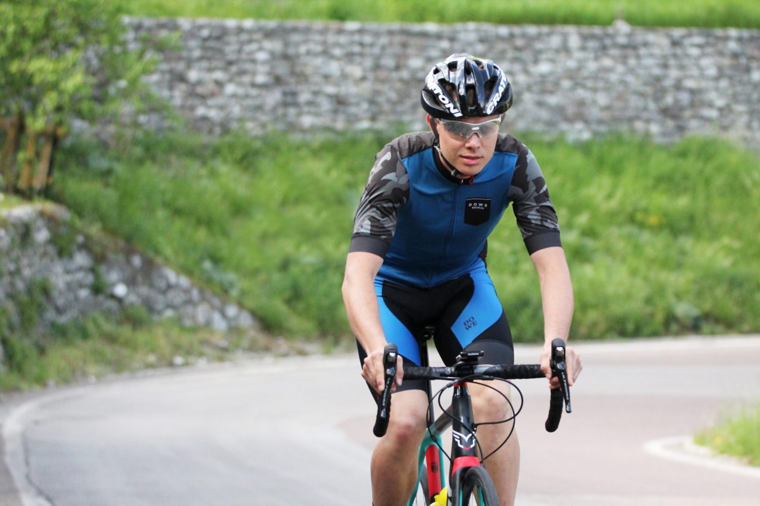 DOWE Sportswear Ultra II Trägerhose und Road Ultimate Jersey