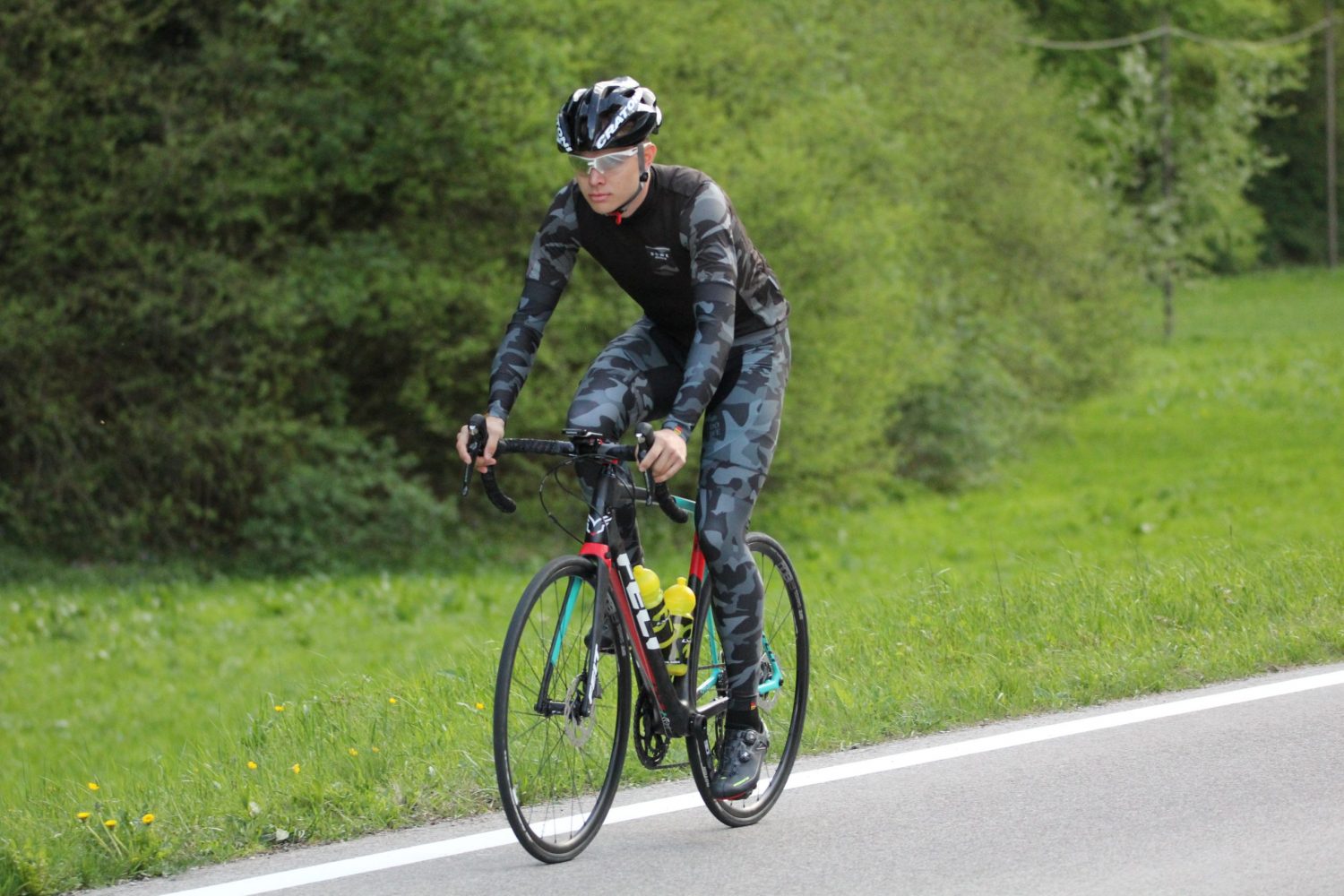 DOWE Sportswear Ultra II Trägerhose und Road Ultimate Jersey