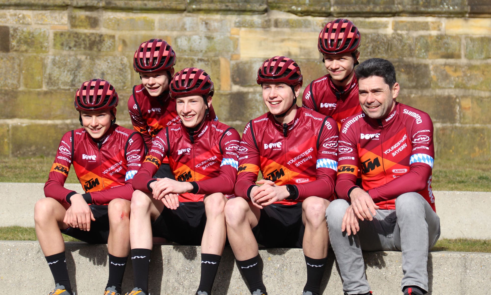 Team KTM Youngsters aus Bayern mit Trikots und Hosen von DOWE Sportswear
