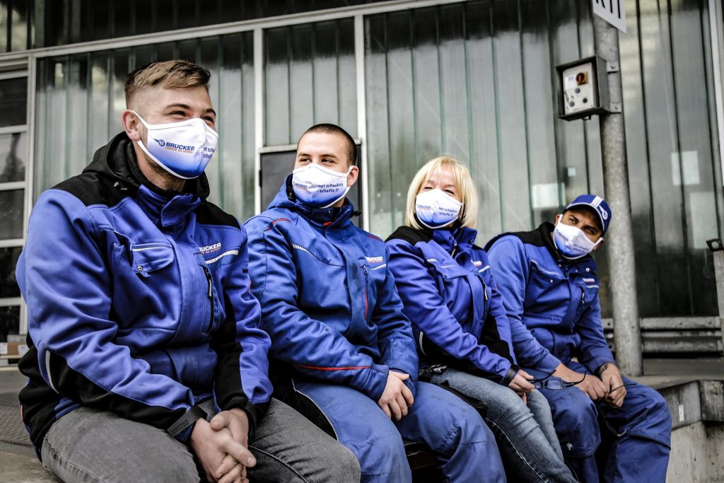 brucker Mitarbeiter der Spedition Brucker mit DOWE Community Masks