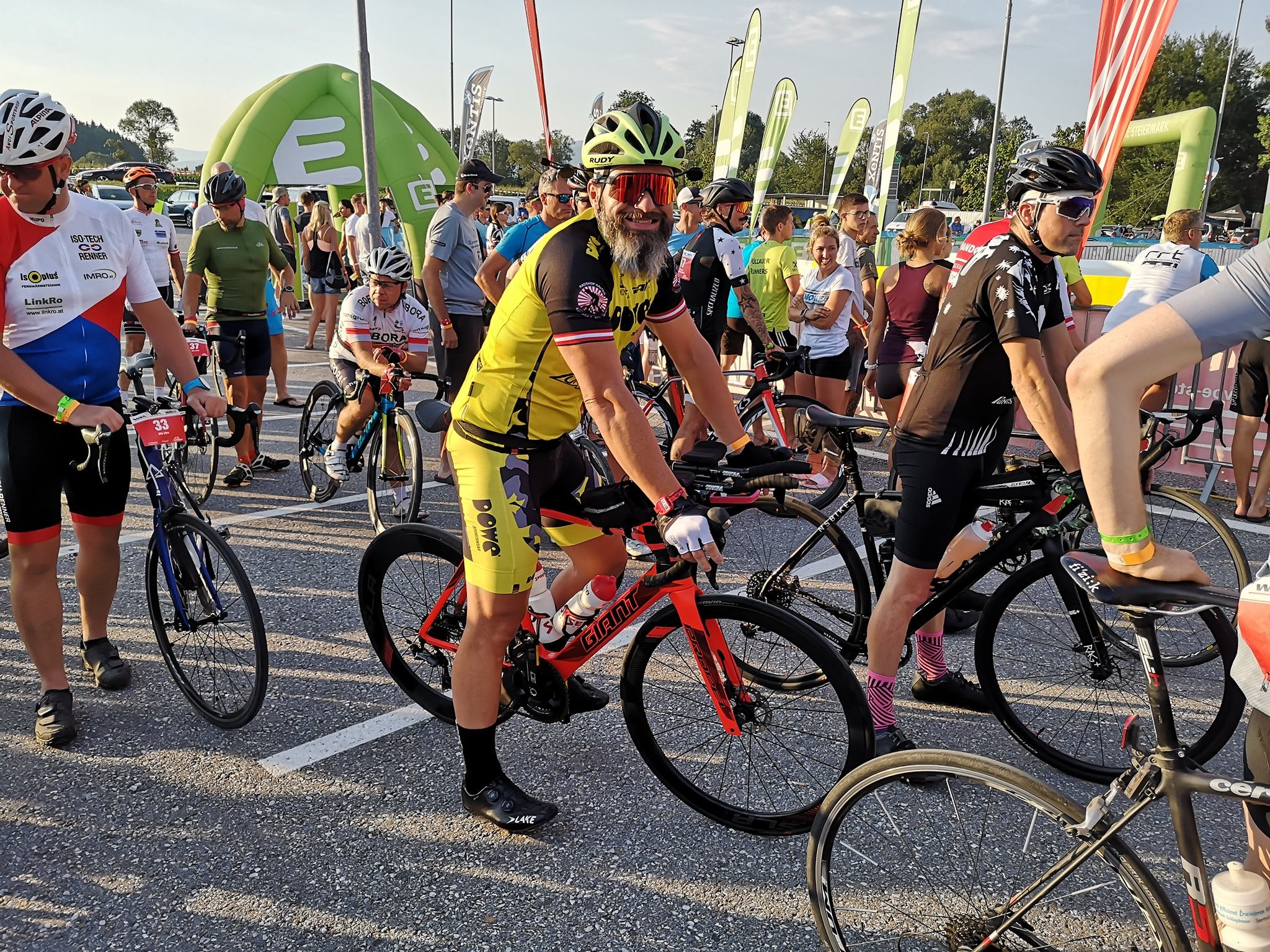 Ultra-Cyclist Johannes Weixelbraun im DOWE Trikot
