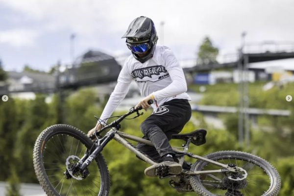 Dowe-Sportswear-Gravity-Jersey1