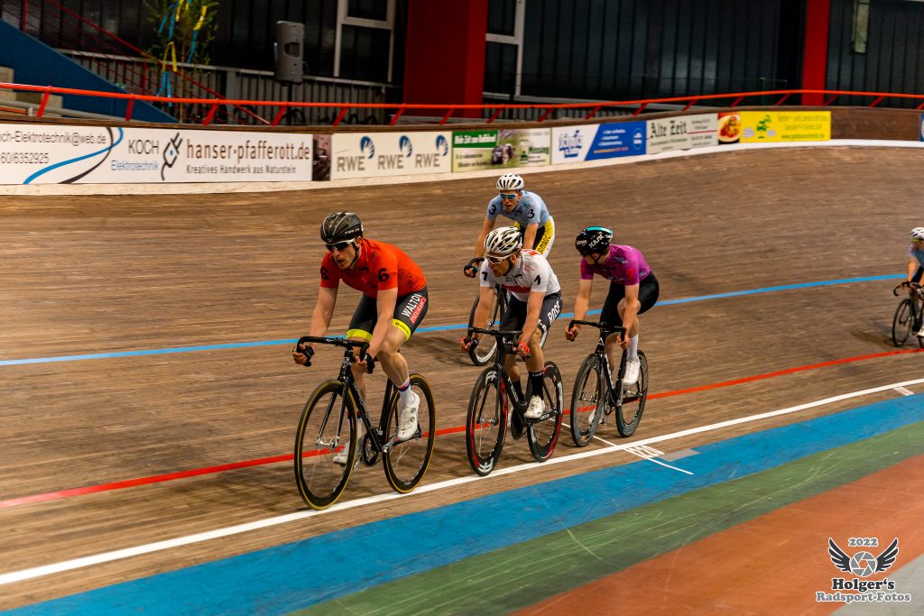 dowe-sportswear-spurt-in-den-mai-v3 Bahnenrennen bei Spurt in den Mai - mit Trikots von DOWE Sportswear