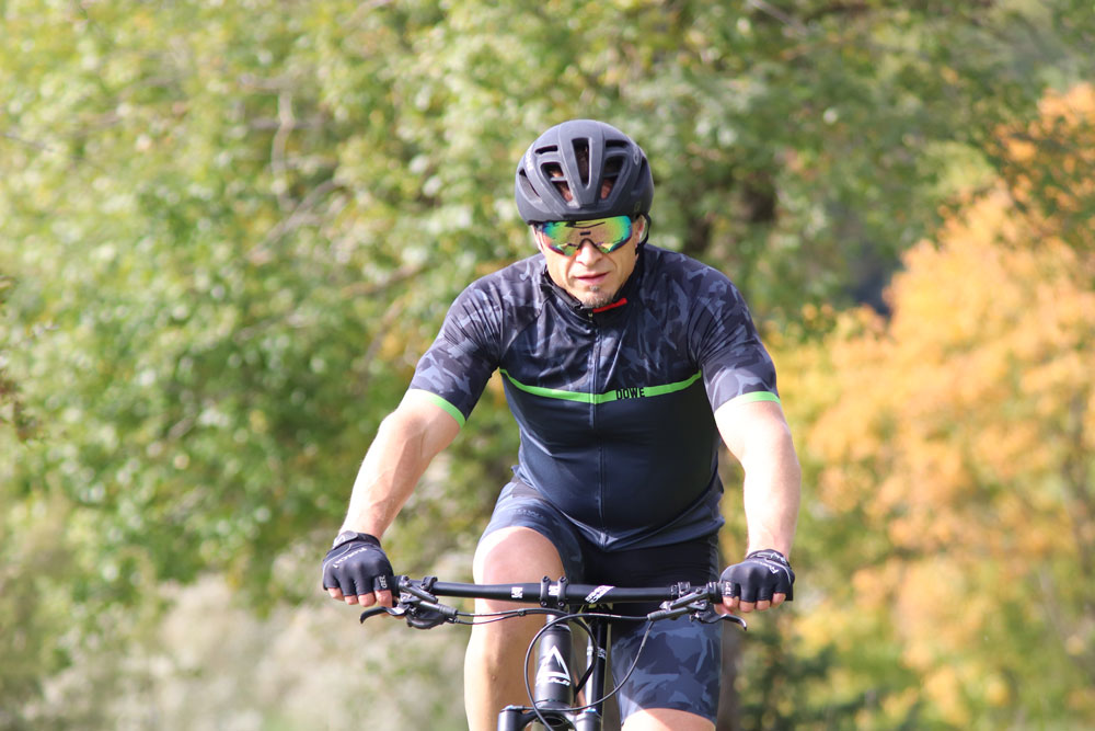 Radler mit SuperForm Race Kurzarm-Trikot "Green Camo" von DOWE