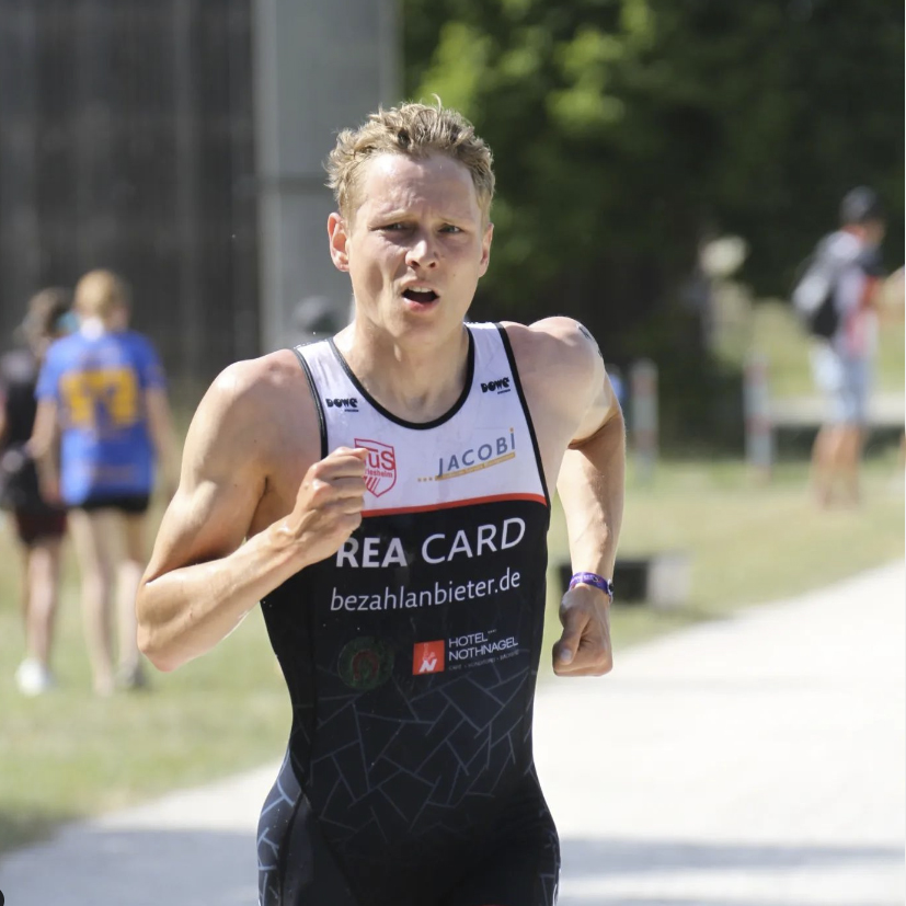 reuter-dowe-tus-griesheim1 Triathlon - Laufen - Fabian Reuter vom TUS Griesheim mit dem neuen DOWE ProSeries Speedsuit
