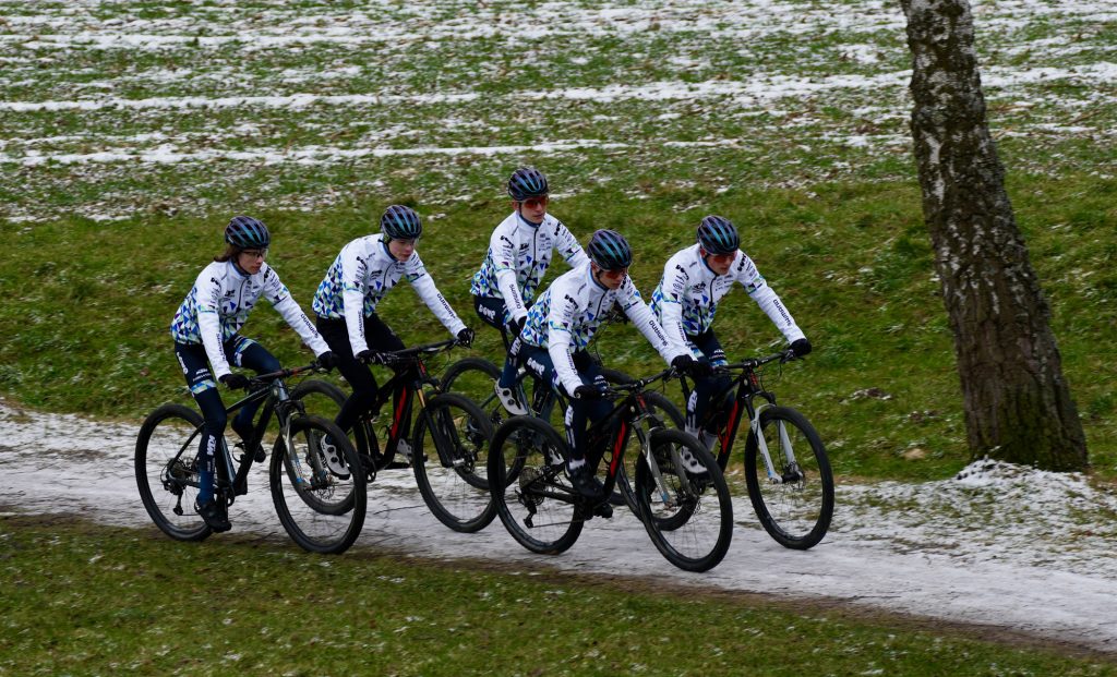 dowe-sportswear-ktm-youngster-team-wintershooting-2