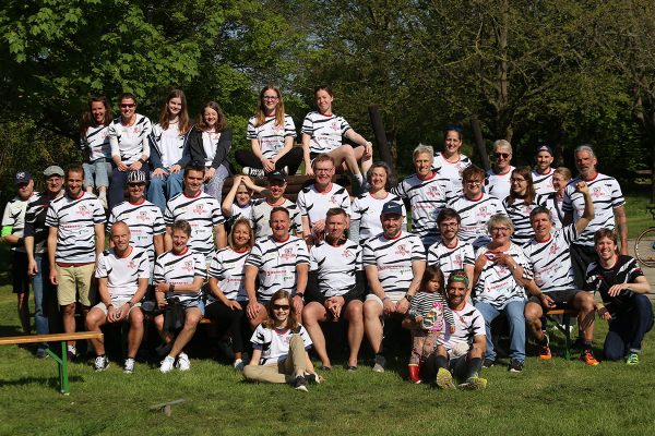 Sportverein Lindener Hatz mit weißen Zebra-Muster-Funktionsshirts von DOWE Sportswear
