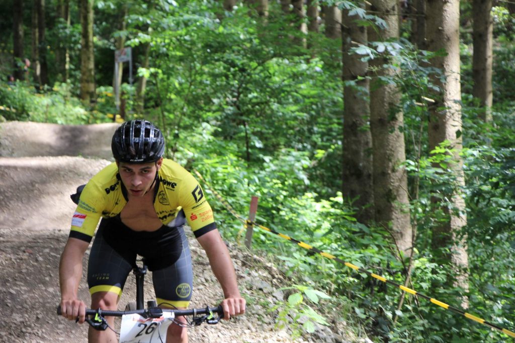 dowe-sportswear-deutsche-meisterschaft-rennen-wald