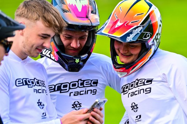 Ergotec-dowe-sportswear-am-handy