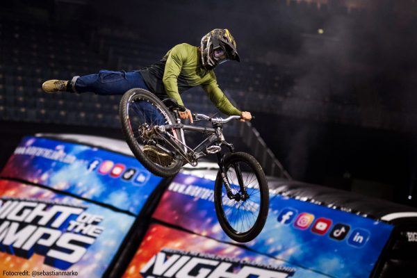 dowe-sportswear-enduro-langarm-rocker-night-of-the-jumps-V