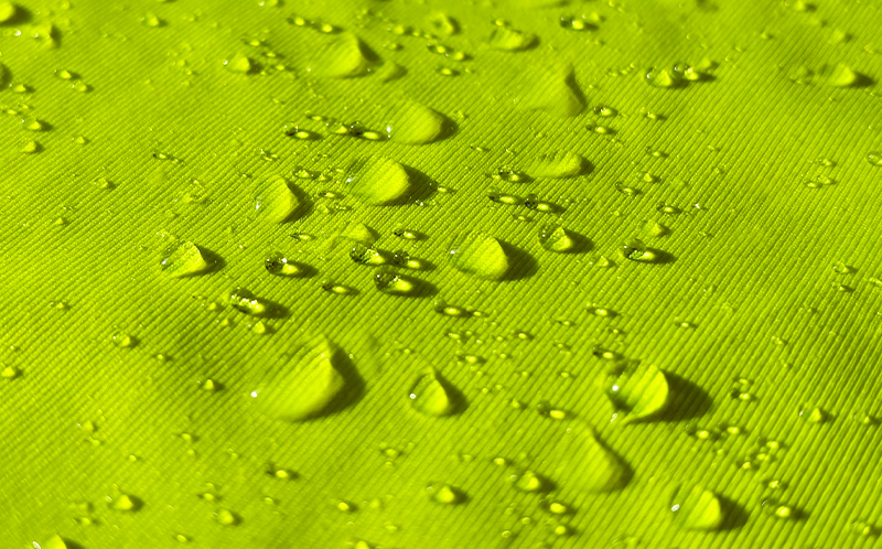 dowe_sportswear_fluo_regenjacke_water