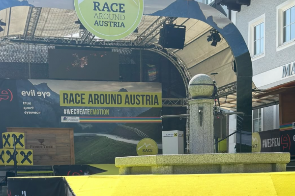 dowe-sportswear-falko-kunz-race-arround-austria-bühne dowe-sportswear-falko-kunz-race-arround-austria-bühne